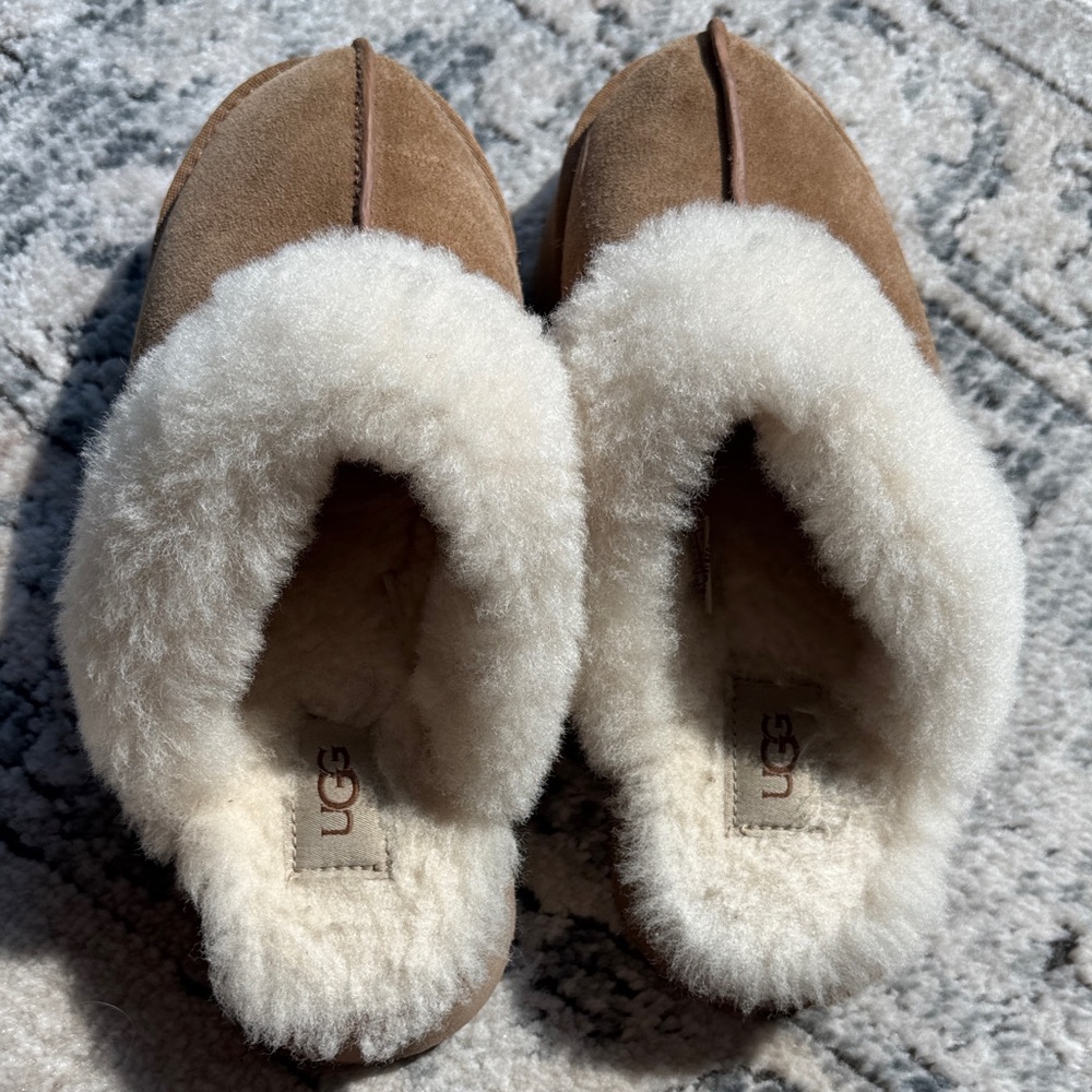 UGG Tan Slippers with Cream Fur - Picture 7 of 8